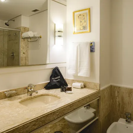 阿爾法城麗筠飯店 Barueri Exterior photo Bathroom