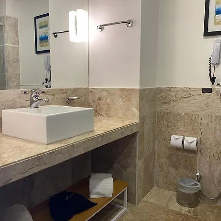 阿爾法城麗筠飯店 Barueri Exterior photo Bathroom at the Hotel